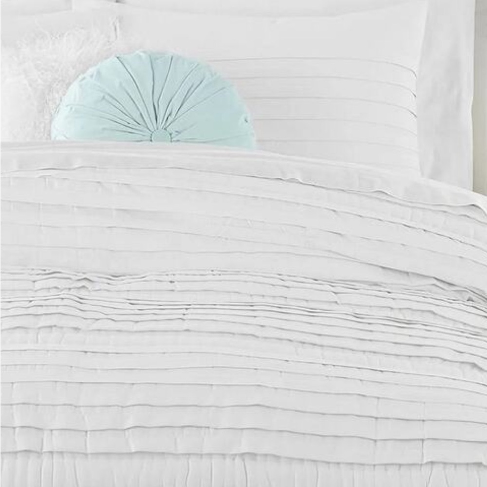 Pottery Barn teen Pretty Pleats Recycled Microfiber
Standard pillow sham, White